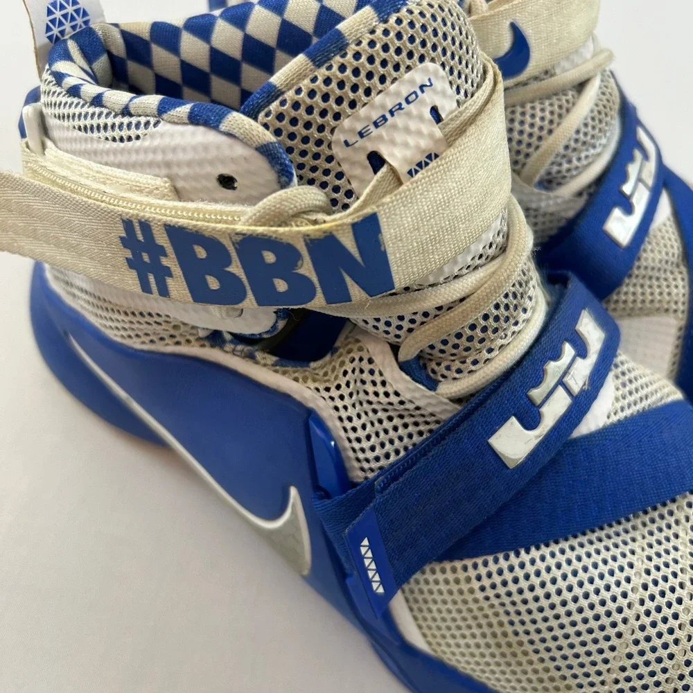 Nike LeBron Soldier 9 Shoes Kentucky Wildcats BBN Boys 6Y Blue White 776471-104